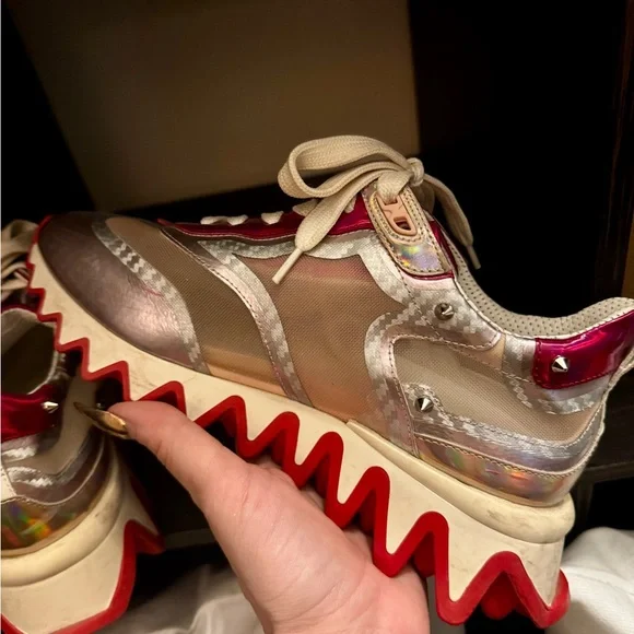 Louboutin Loubishark gym shoe 👟
Box and dust bags included - Picture 7 of 9